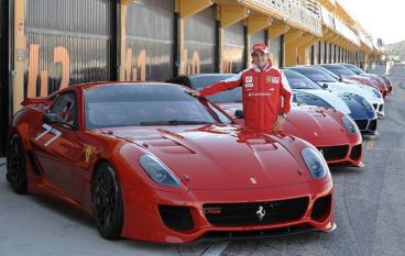Масса дебютировал в Валенсии на Ferrari 599XX.